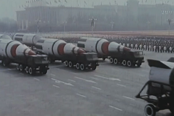 中国东风-5型洲际弹道导弹在1984年的国庆阅兵式上首次亮相